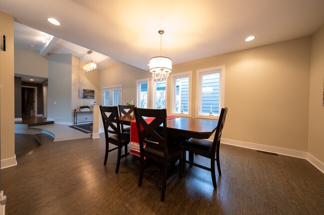 Building Photo - 9513 Briar Cir