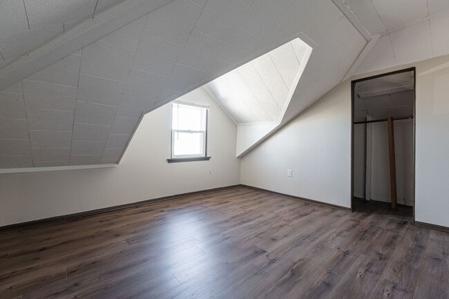 Building Photo - nre936