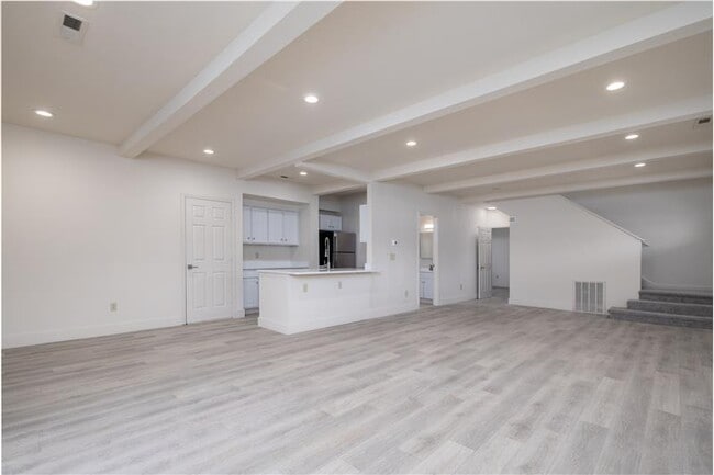 Building Photo - 206 Montoya Dr