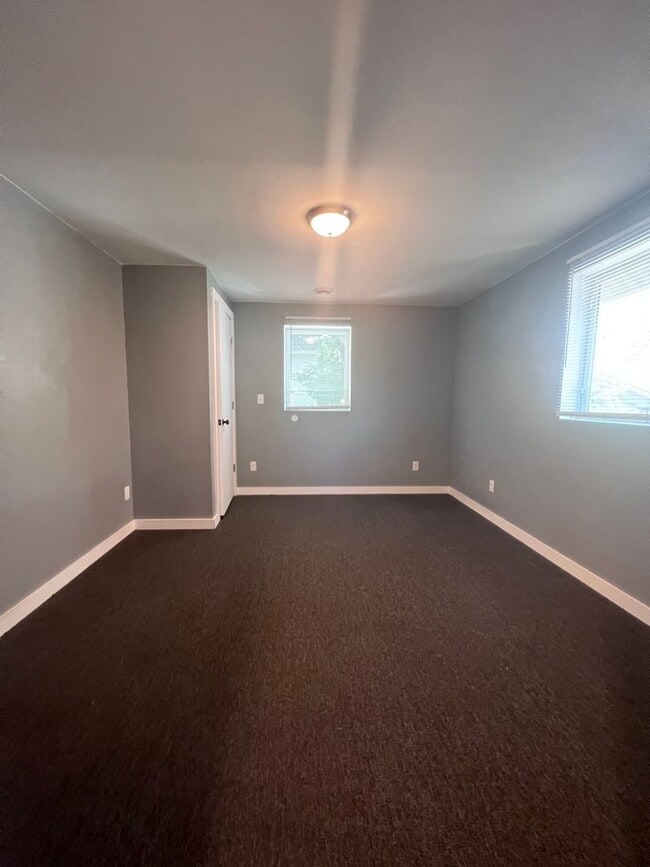 Building Photo - Upper Three Bedroom on NW Side of Grand Ra...