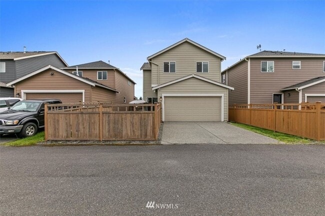 Building Photo - Keep Cool in this Air Conditioned Home in Gated Community!
