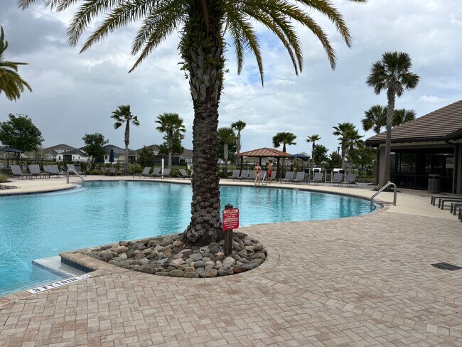 Building Photo - Modern 3/2.5 Townhouse located in the Tapestry Community of Kissimmee