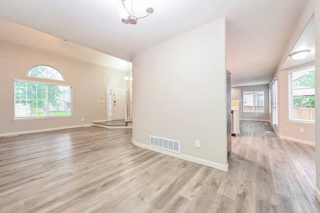 Building Photo - 9978 Deer Creek Ln