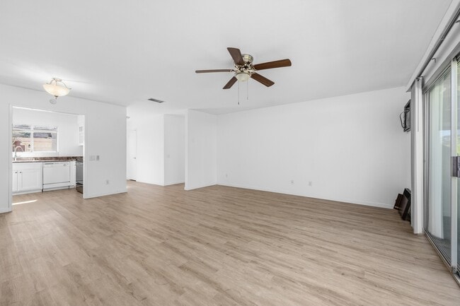 Building Photo - 3840 Cinnamon Way