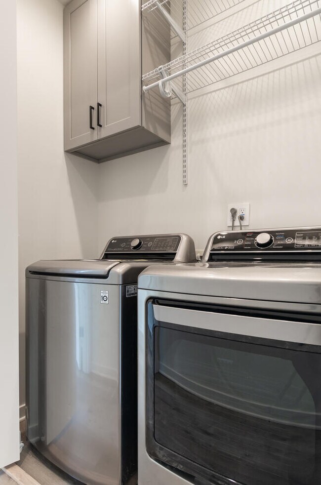 Building Photo - 6402 Kenwater Pl