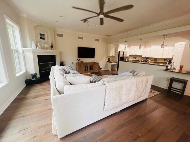 Building Photo - 536 Ontario Ave