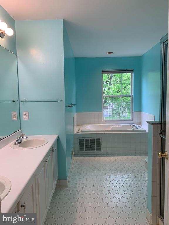 Building Photo - 35 Oakmont Terrace