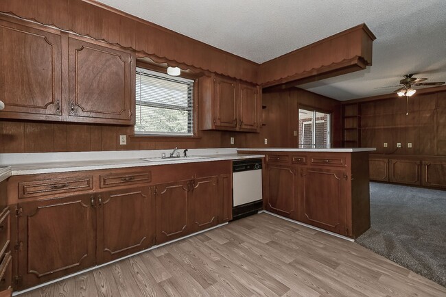 Building Photo - 1208 Yellowstone St