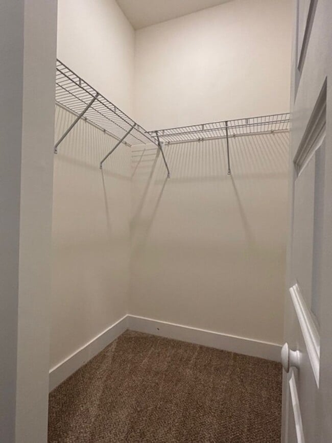 Building Photo - Great Condo unit in Doral