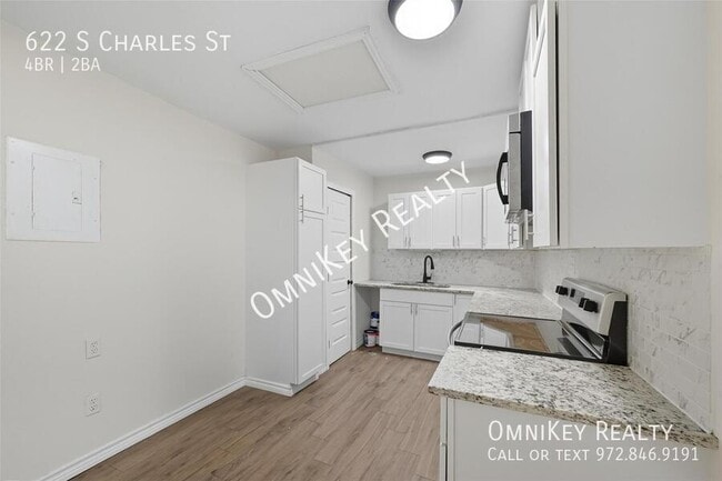 Building Photo - 622 S Charles St