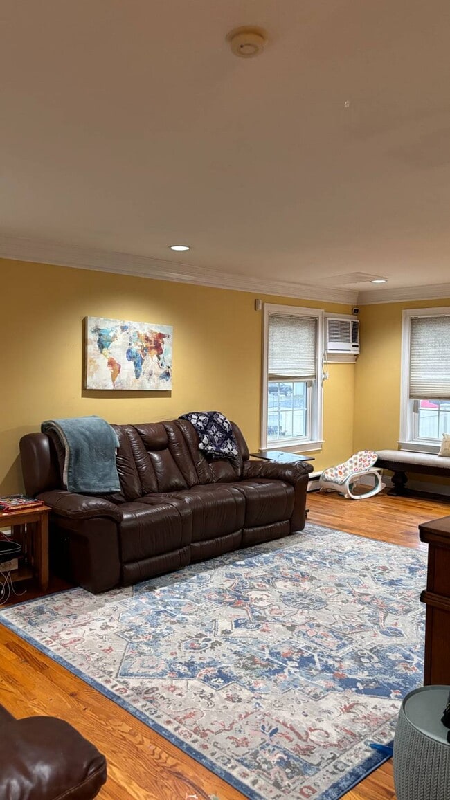 Building Photo - 352 Lake Ave S