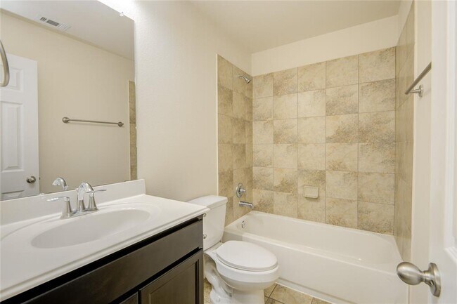 Building Photo - 2111 Denridge Dr