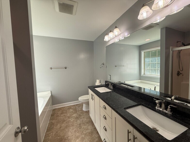 Building Photo - Cute 2 Story Home in Lundy Chase