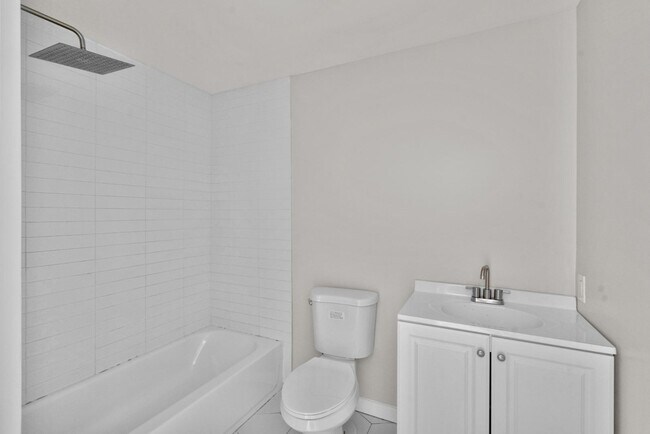 Building Photo - 2110 E Fayette St
