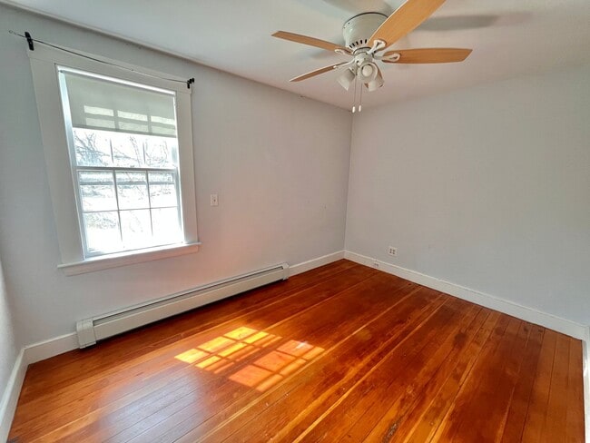 Building Photo - 1430 Woodbury Ave