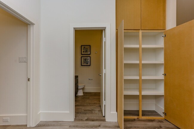 Building Photo - 3404 Saltus St