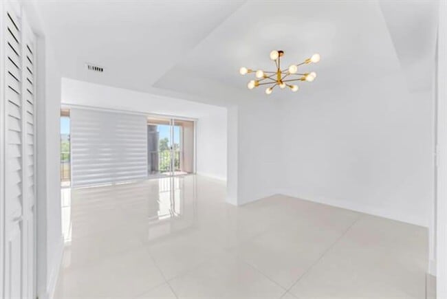 Building Photo - 9240 Fontainebleau Blvd