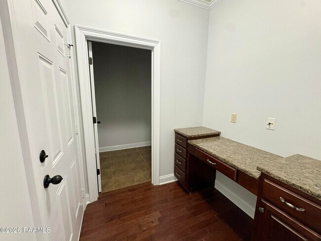 Building Photo - 120 Mirada Ln