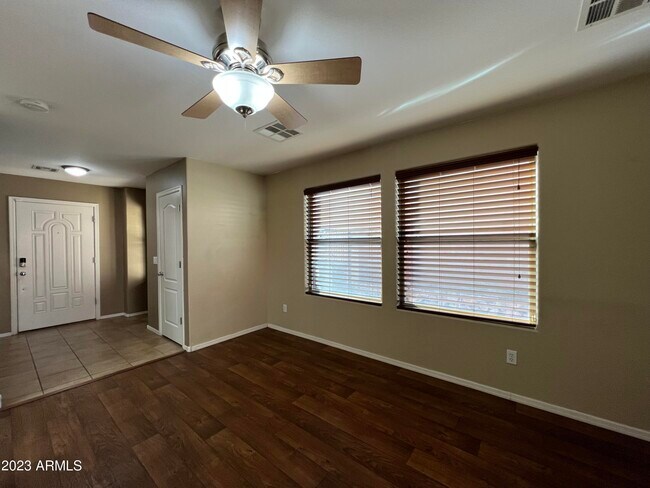 Building Photo - 2709 E Bart St