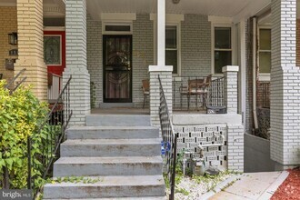 Building Photo - 952 Shepherd St NW