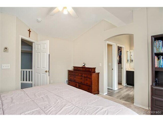 Building Photo - Beautiful single family home with 4 bed an...