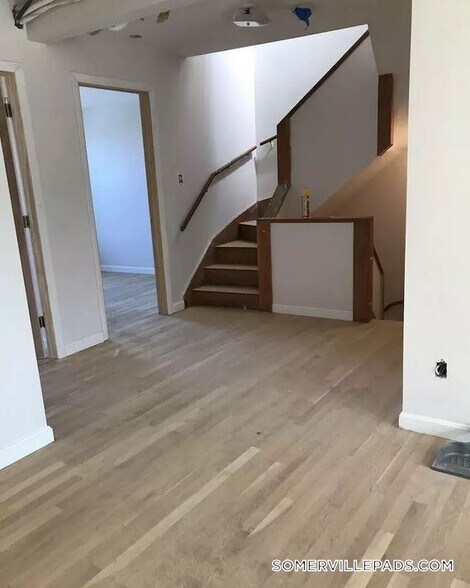 Building Photo - 160 Broadway