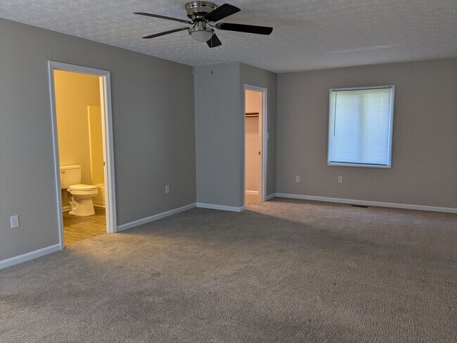 Building Photo - Beautiful 3 Bedroom, 2.5 Bathroom Condo