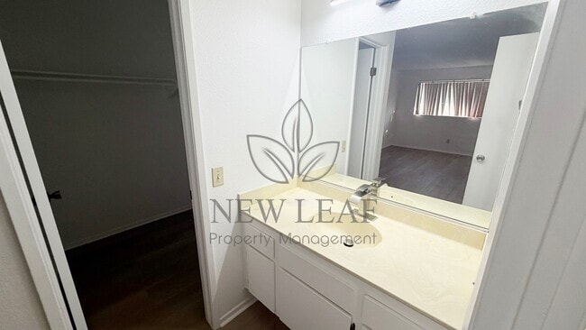Building Photo - Charming 2-Bedroom Condo in North Pomona – Prime Location!