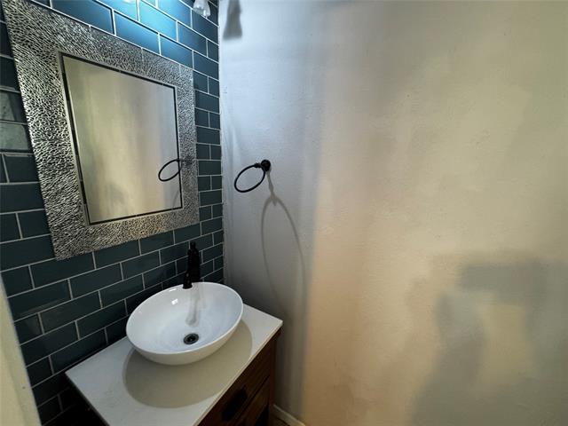 Building Photo - 2607 Clearview Cir