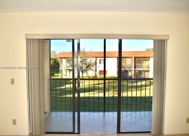 Building Photo - 369 Lakeview Dr