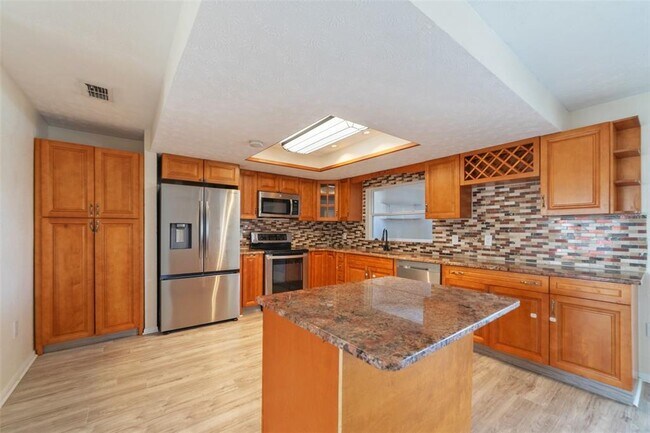 Building Photo - 5521 W Shr Dr