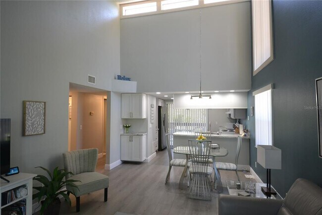 Building Photo - 284 Woodlake Wynde