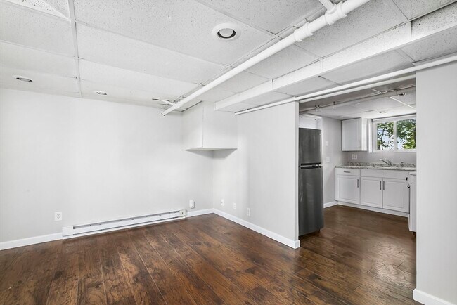 Building Photo - 725 Fellsway