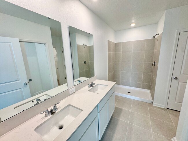 Building Photo - Be the First to Live Here | Stunning New Construction Home in Hidden Ridge