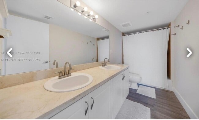 Building Photo - 1555 N Treasure Dr