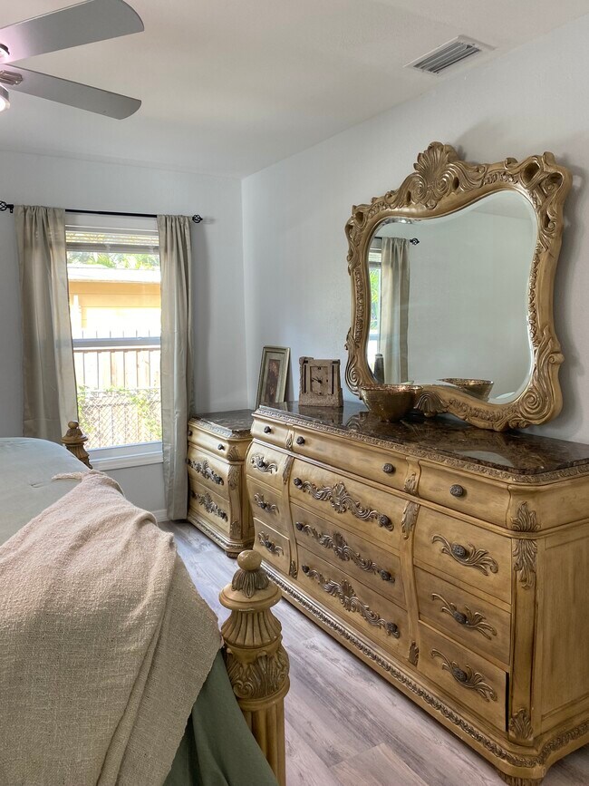 Building Photo - 2927 Forest Ln