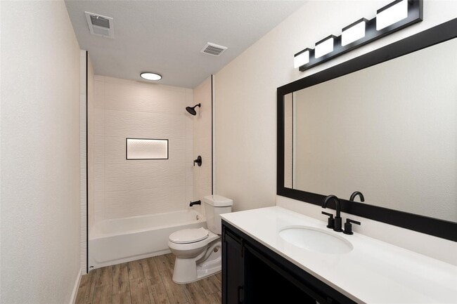 Building Photo - 13155 Pebblewalk Cir S
