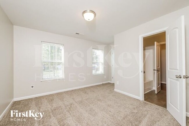 Building Photo - 3929 Creekmoore Dr