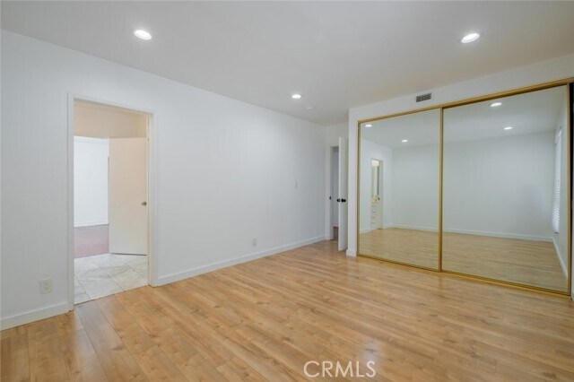 Building Photo - 4321 Clear Valley Dr