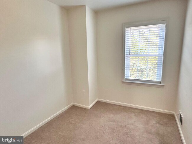 Building Photo - 915 Portner Pl