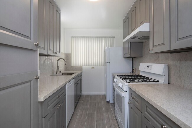 Building Photo - 2BR in La Jolla ~ 1 Mile from the Beach!