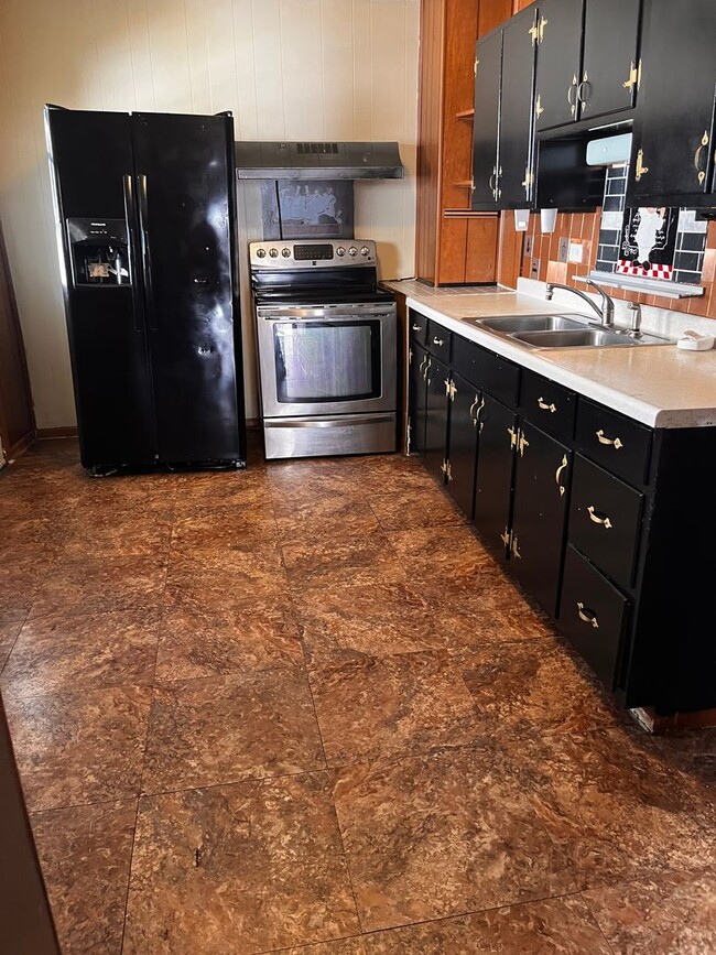 Building Photo - Spacious 3-Bedroom Home for Rent in Columb...