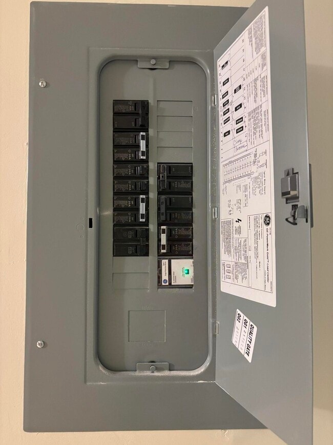 Building Photo - 24 Golfs Edge