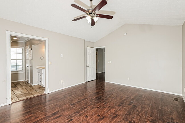 Building Photo - 871 Hampton Hill Ct