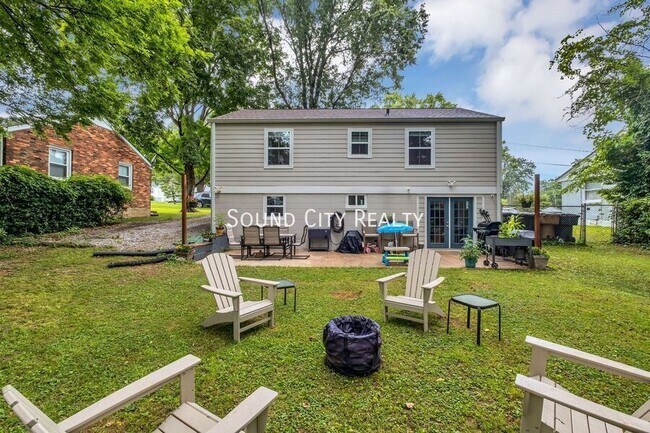 Building Photo - 2929 Emery Dr