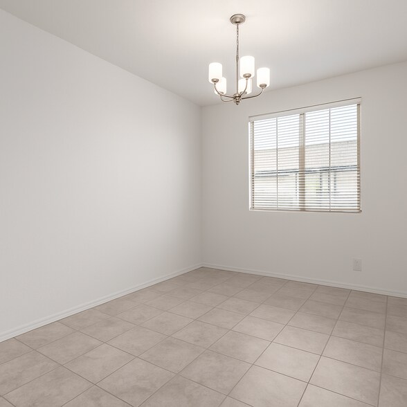 Dining room - 10223 W Piccadilly Rd