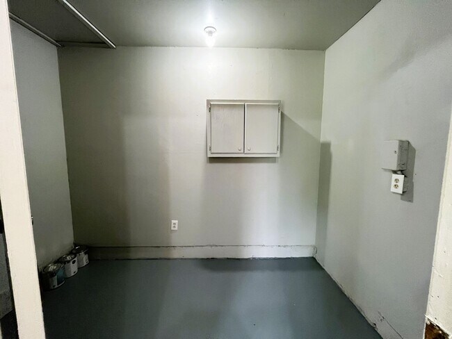 Building Photo - N1