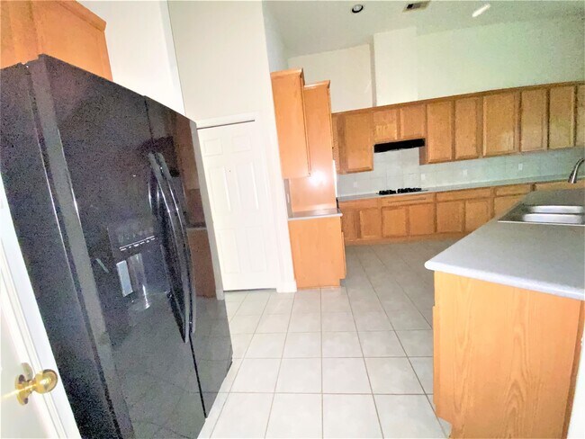 Building Photo - 10122 Meridian Lakes Dr