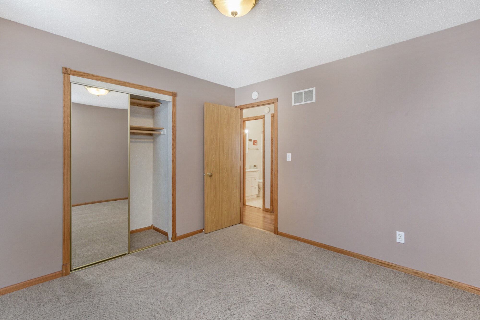 Building Photo - 1930 Center St W