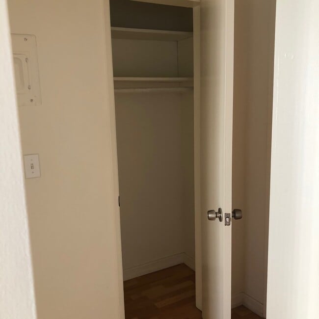 hallway walk in closet - 440 N Hayworth Ave